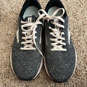 Like new Brooks Launch 7.